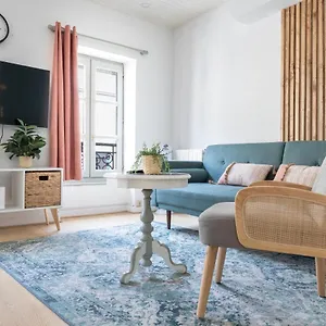 appartement-lumineux-1-chambre-hypercentre-place-st-jean.hotels-rhonealpes.com/